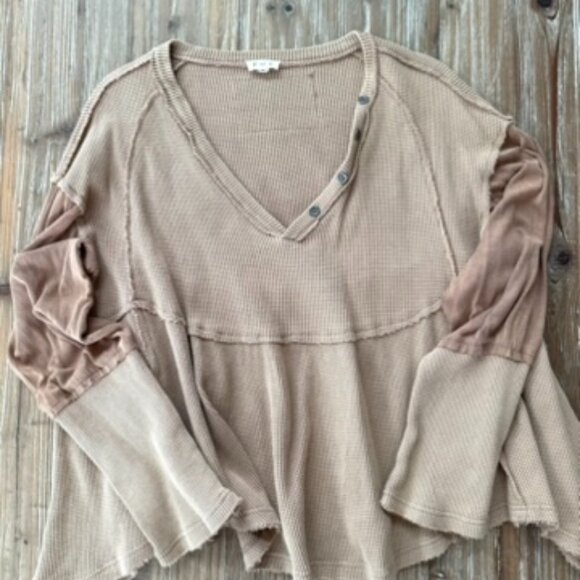 POL Top (S) Tan - Picture 1 of 6